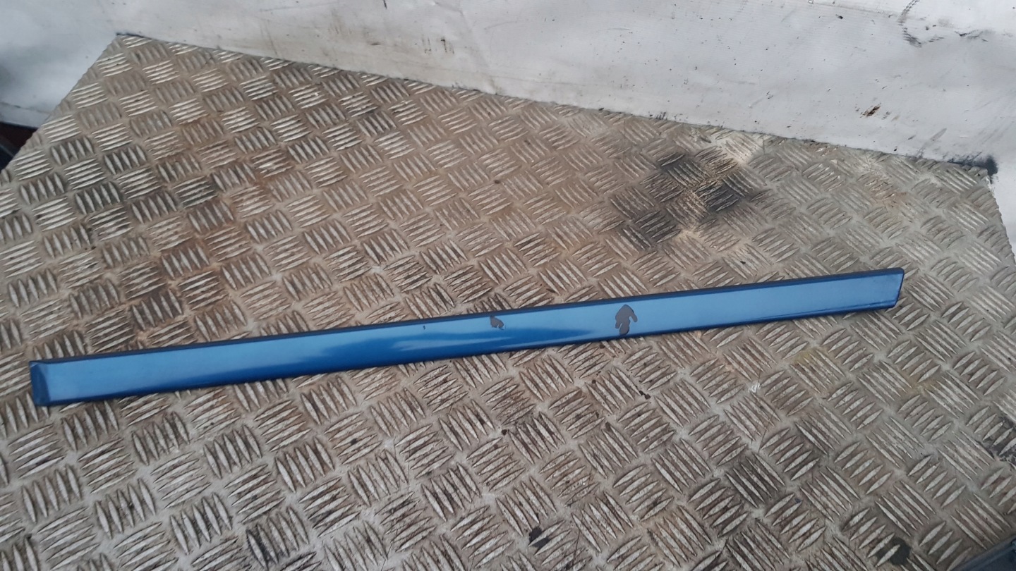 BMW E39 moulding door left front 7004024
