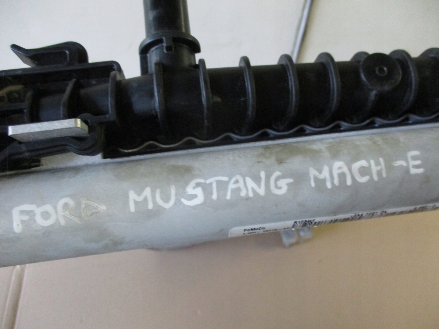 hladnjaci vode klima Ford Mustang MACH-E LJ9H19710AD LJ93-8D048-AE