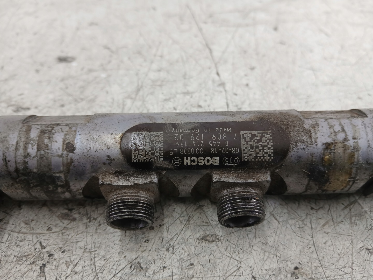 BMW E60 E61 2.0 D injection ramp 7809129