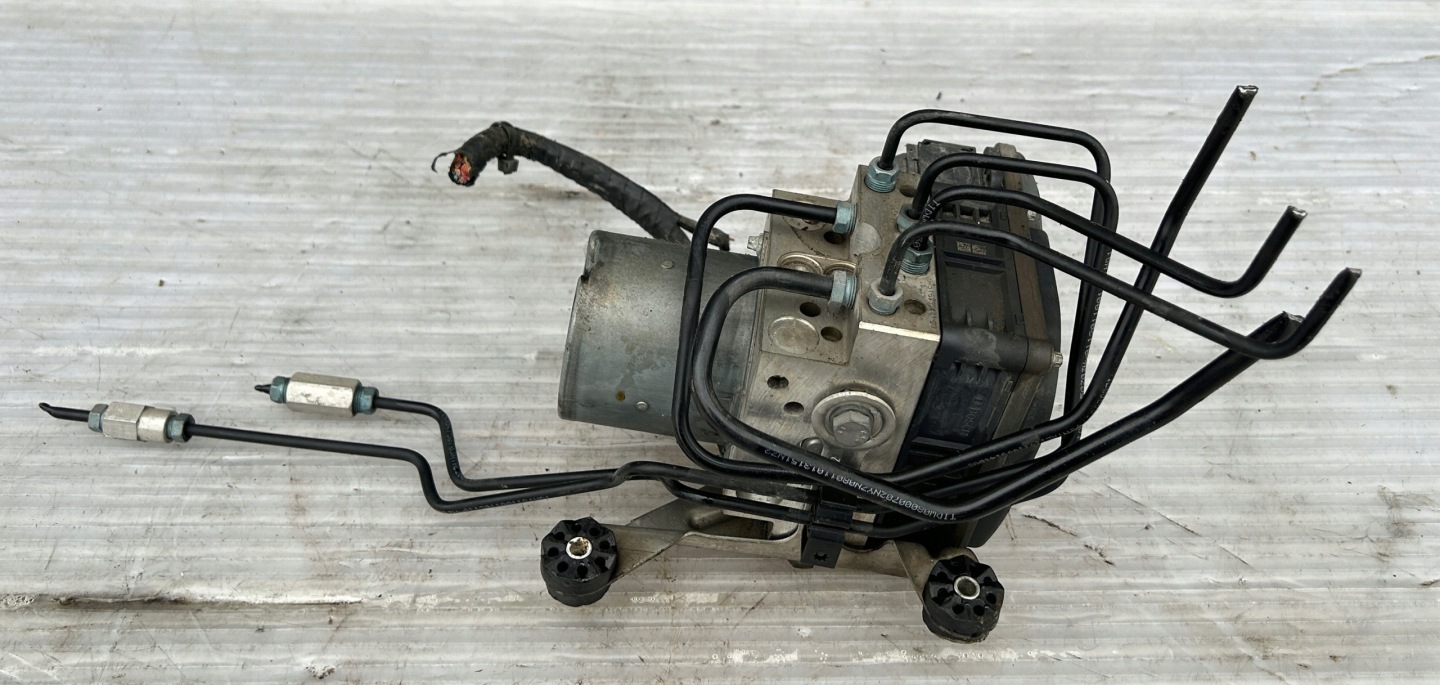 pump control unit ABS BMW 7 F01 XDRIVE 6785441