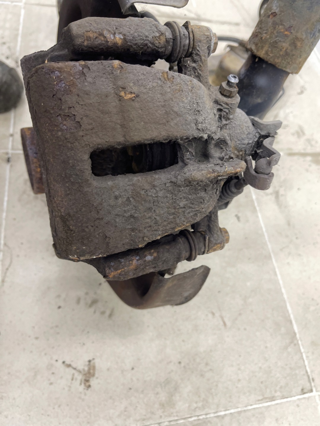 VW T5 LIFT 2.0 TDI arm left rear part swing 7H0501413D