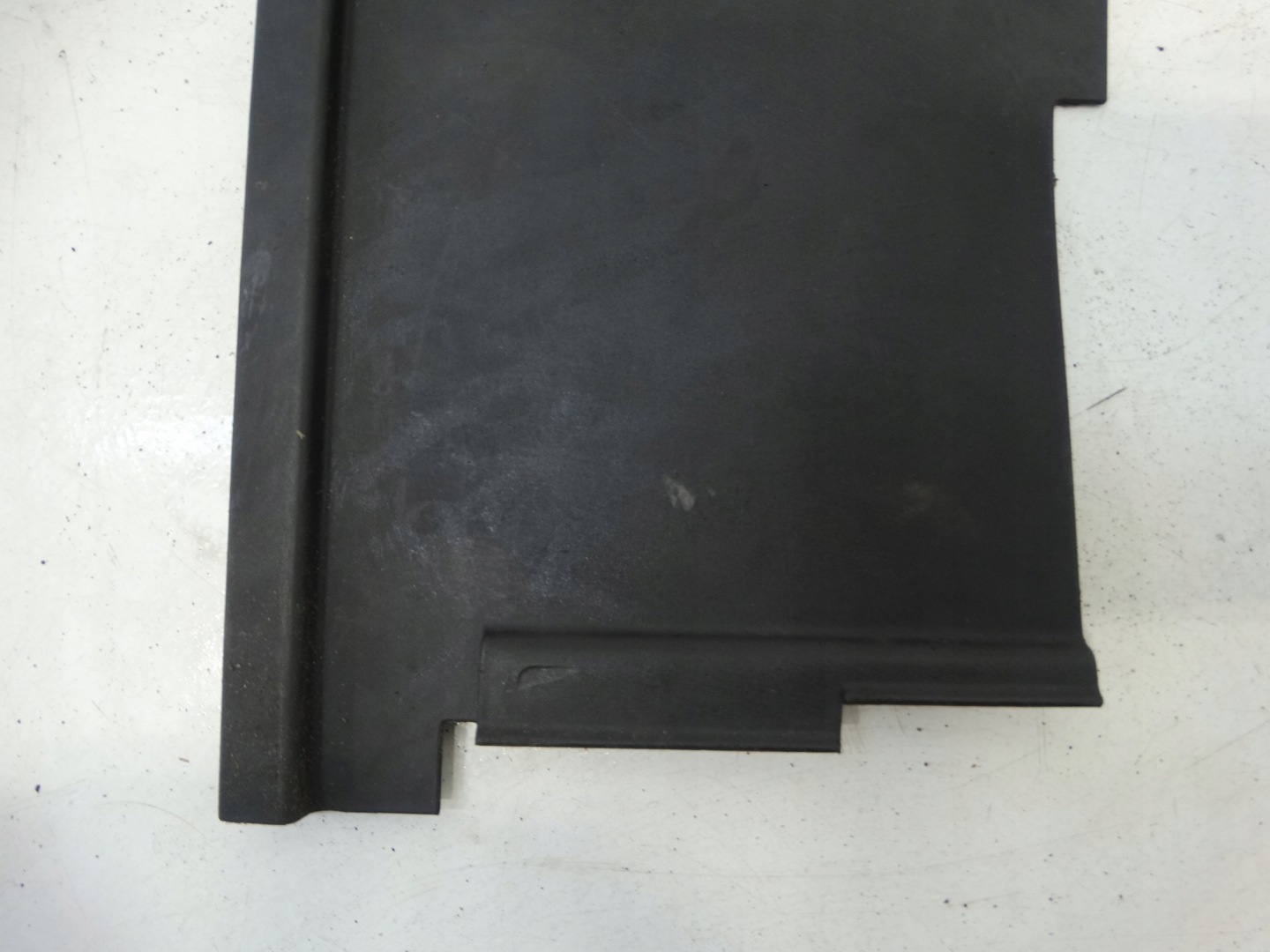 Blende Abdeckung Gehäuse Seitlich AKUMULATORA VW T5 7H0915435