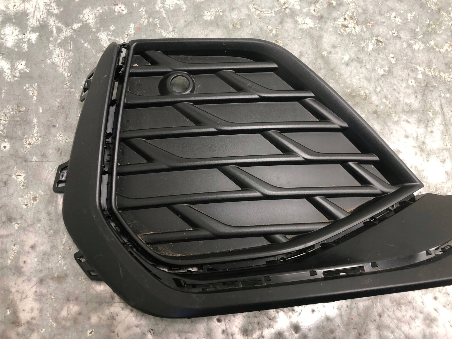 grid of a bumper right front S-LINE AUDI A3 8Y LIFT 8Y0807682H