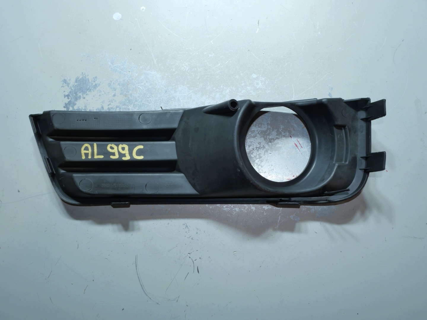 grid fog lights right front 3M51-R19952-AD FORD FOCUS C-MAX