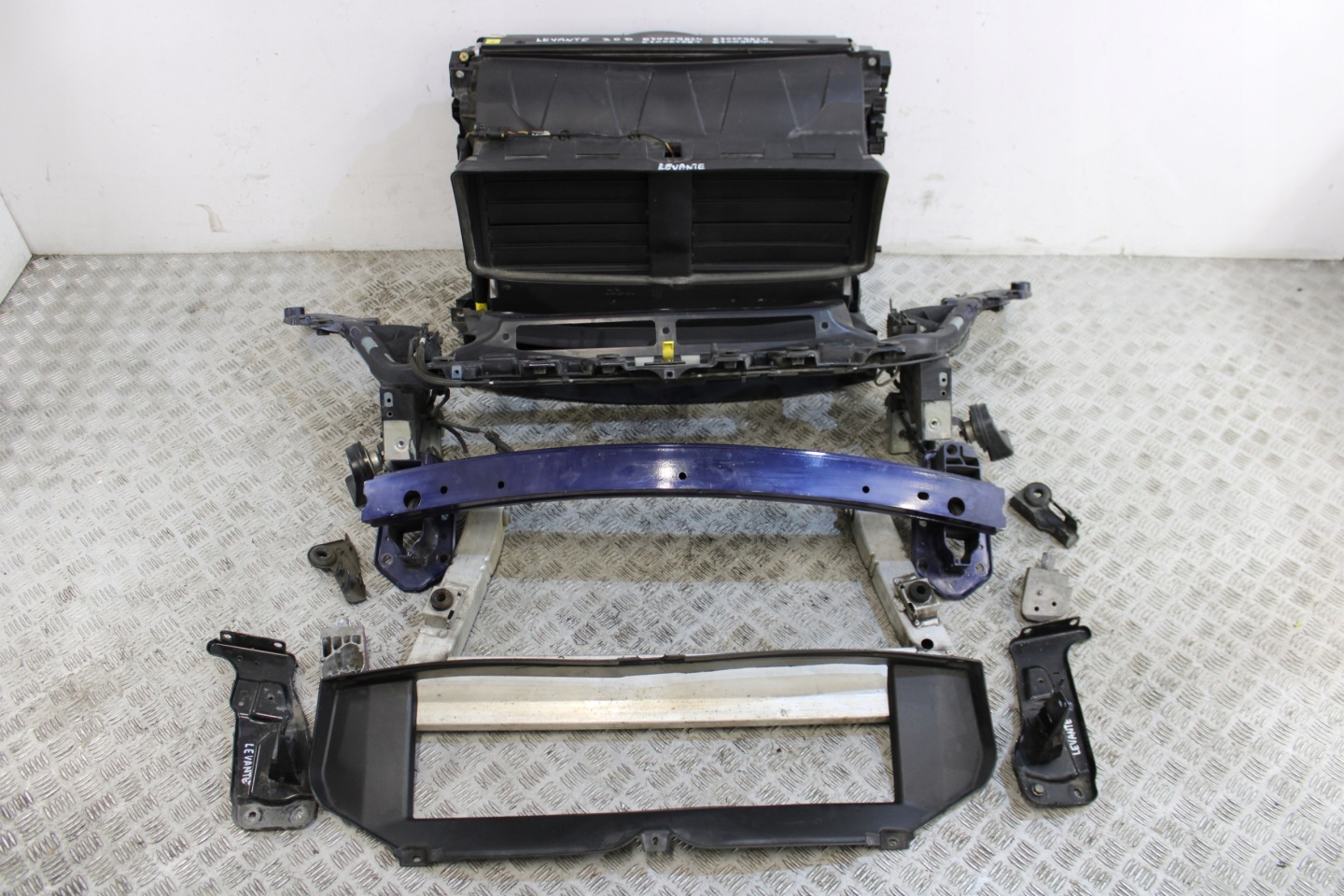 support panel for radiators radiator pillar MASERATI LEVANTE M161 3,0 D