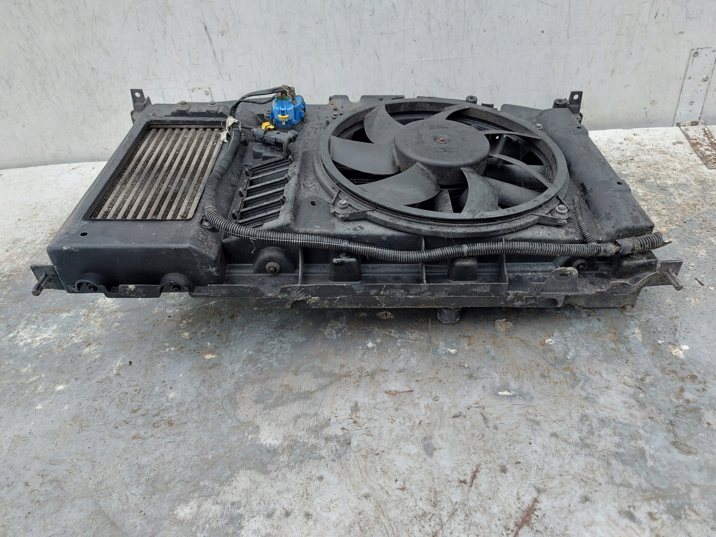 Peugeot 3008 1 09- 1.6 thp support panel for radiators radiator fan