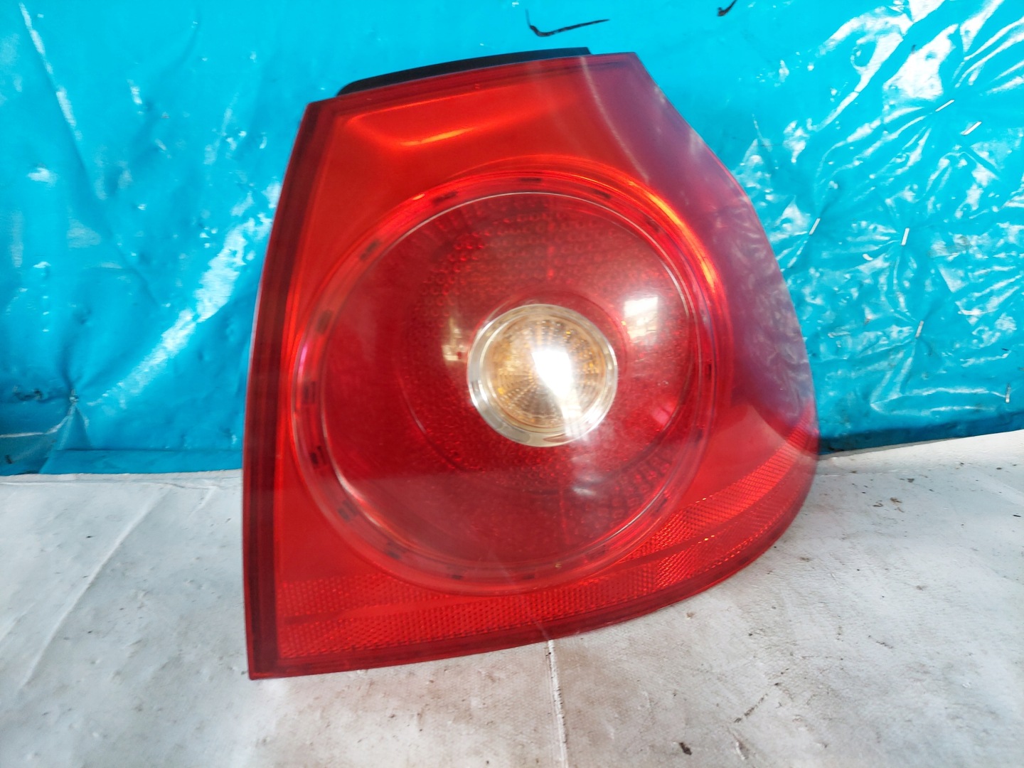 light GOLF V HB 1K6945096 right rear part