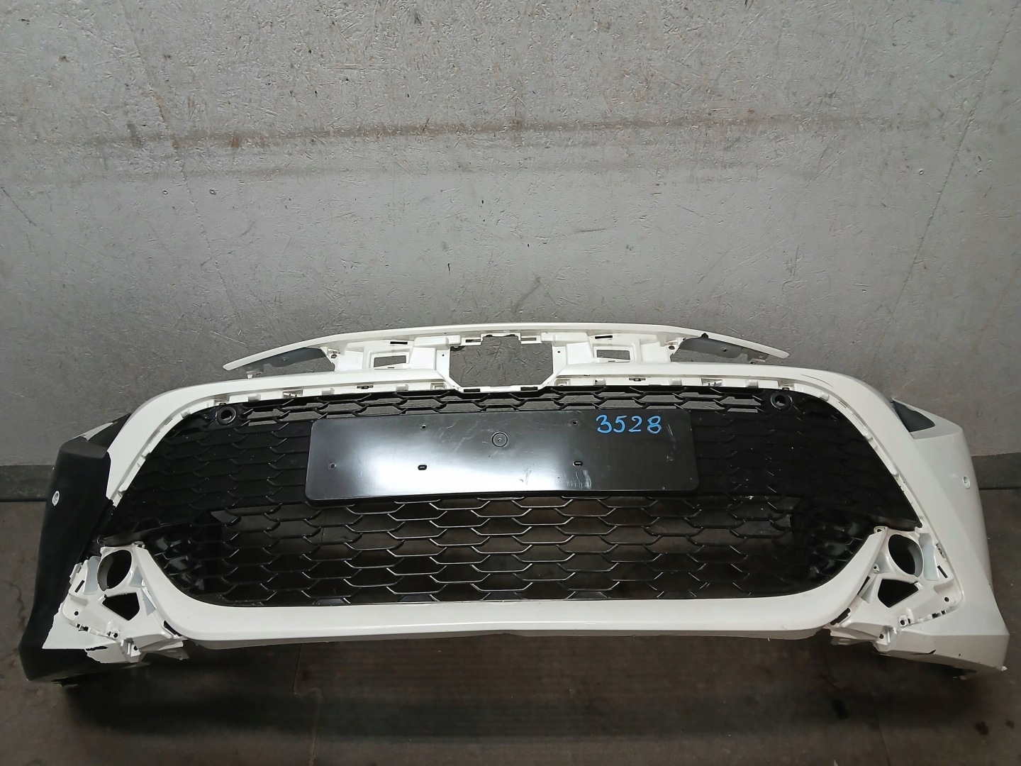 bumper front TOYOTA COROLLA E21 HB KOMBI