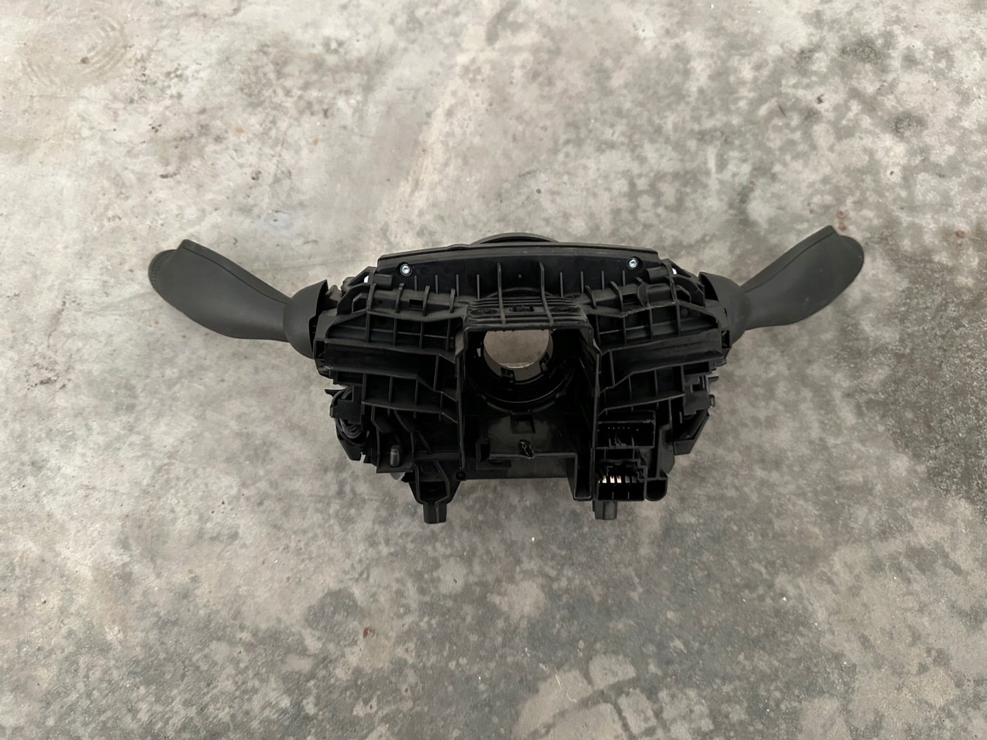 VOLVO XC60 II steering wheel levers and controls control ring