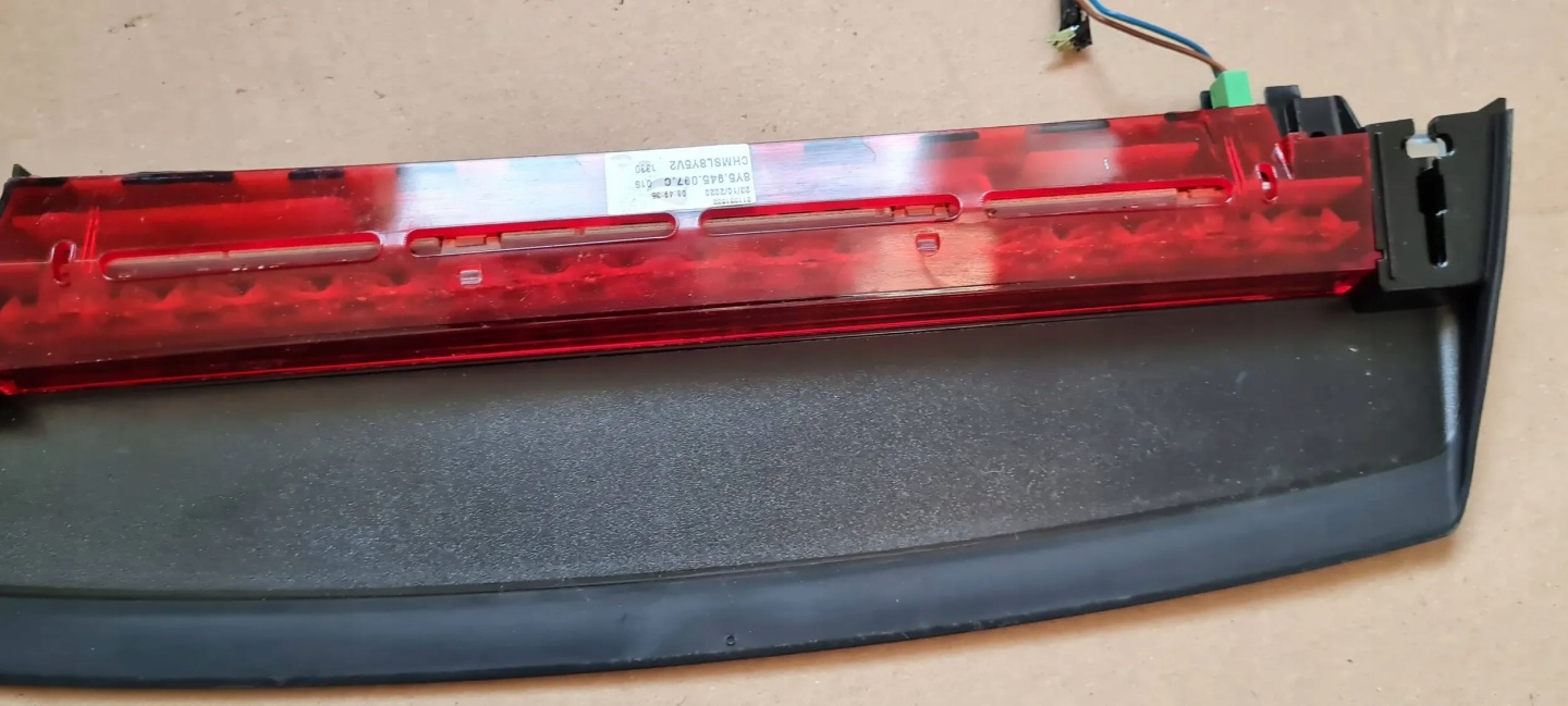S3 8Y A3 TRZECIE light STOP sedan 8Y5945097C