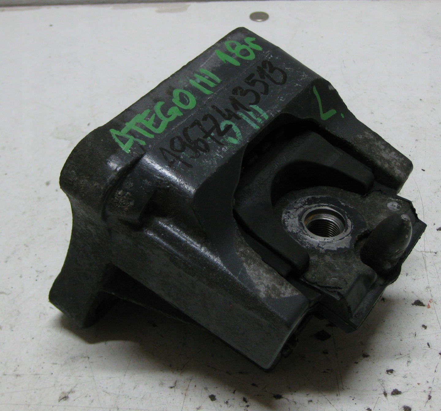 MERCEDES ATEGO 3 818 5.2D 18R engine mount left A9672413513