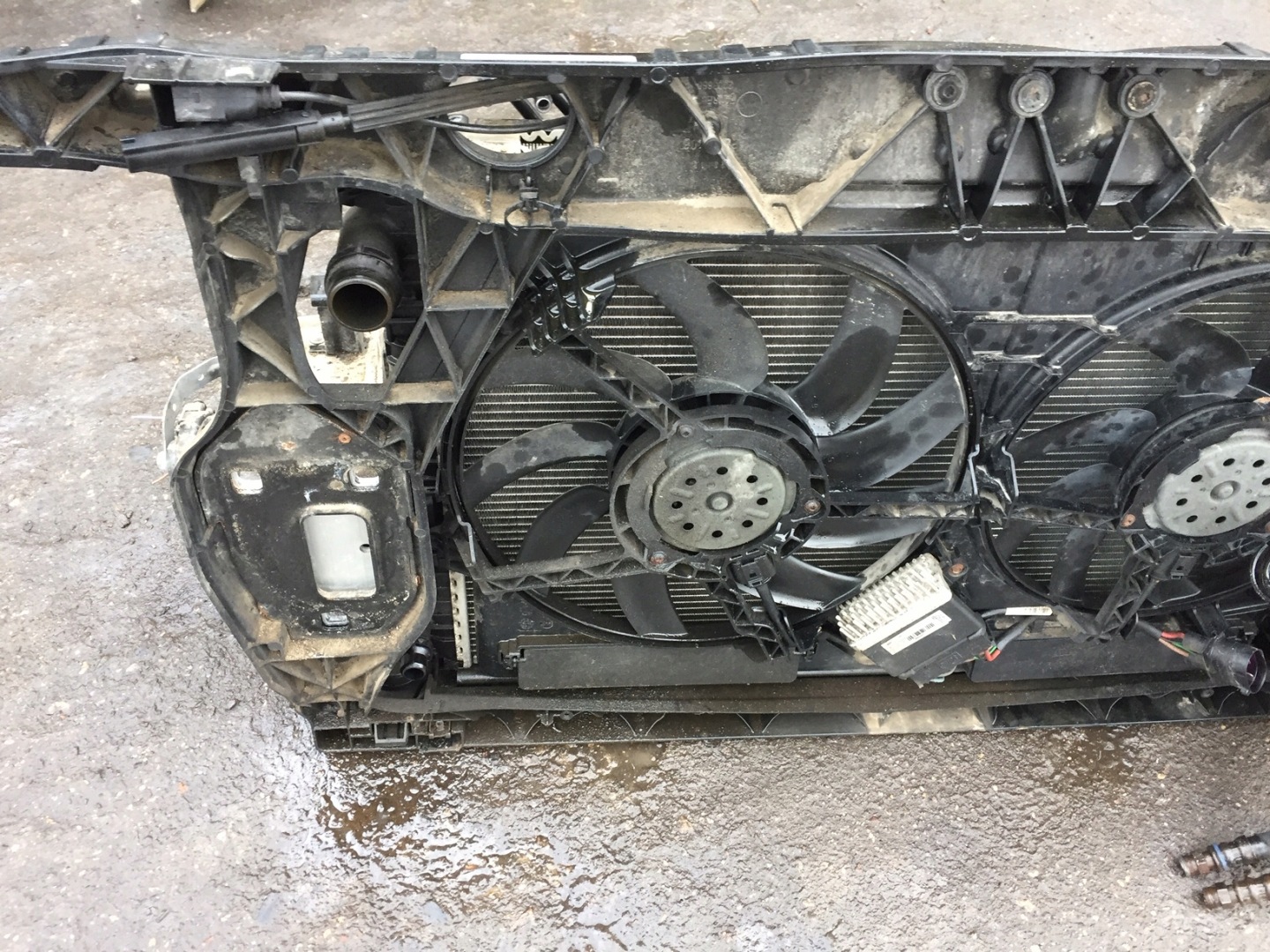 AUDI Q5 3.2 FSI support panel for radiators radiator pillar