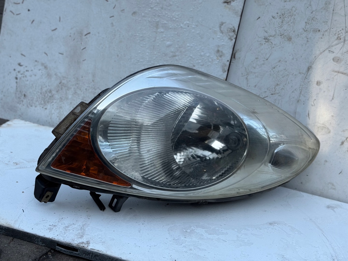 light front right NISSAN NOTE and 260109U10A 89902135