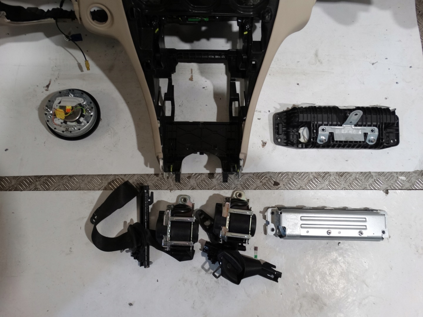 IDEALNA console KPL.MERCEDES W205 LIFT 1