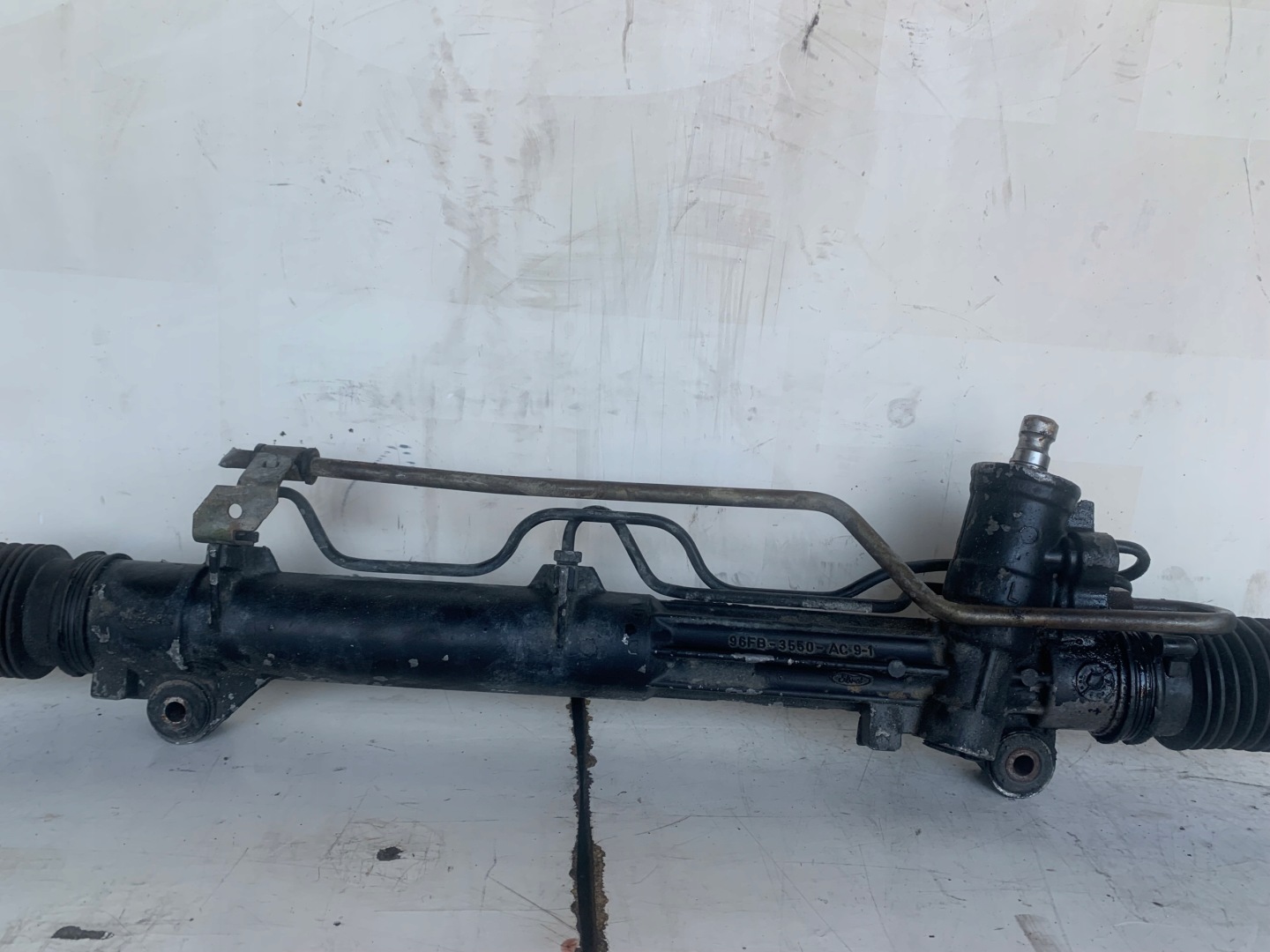 Boîter direction FORD 96FB3550AC FORD