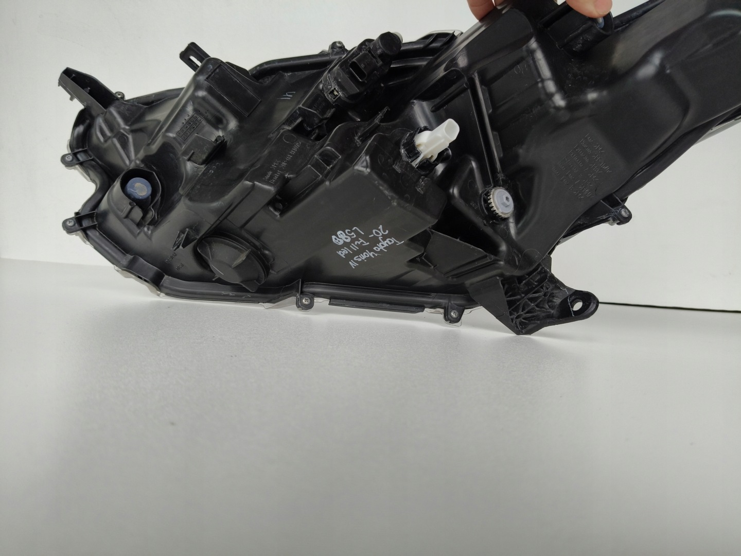 light right REFLEKTOR TOYOTA YARIS IV 20- MAZDA 2 23- FULL LED