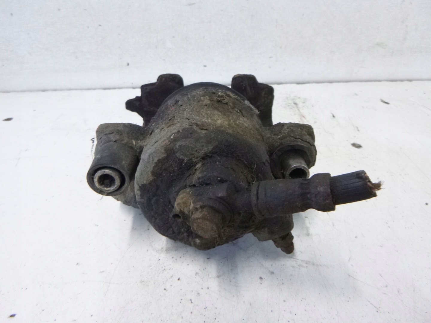 caliper brake front Volkswagen Polo 9N 1.2 05r.