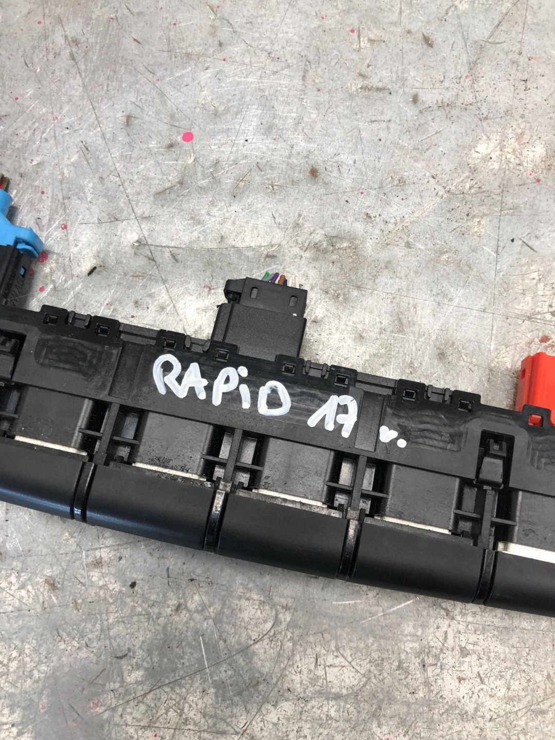 Commandes PRZYCISKI SKODA RAPID 5JA927132BC