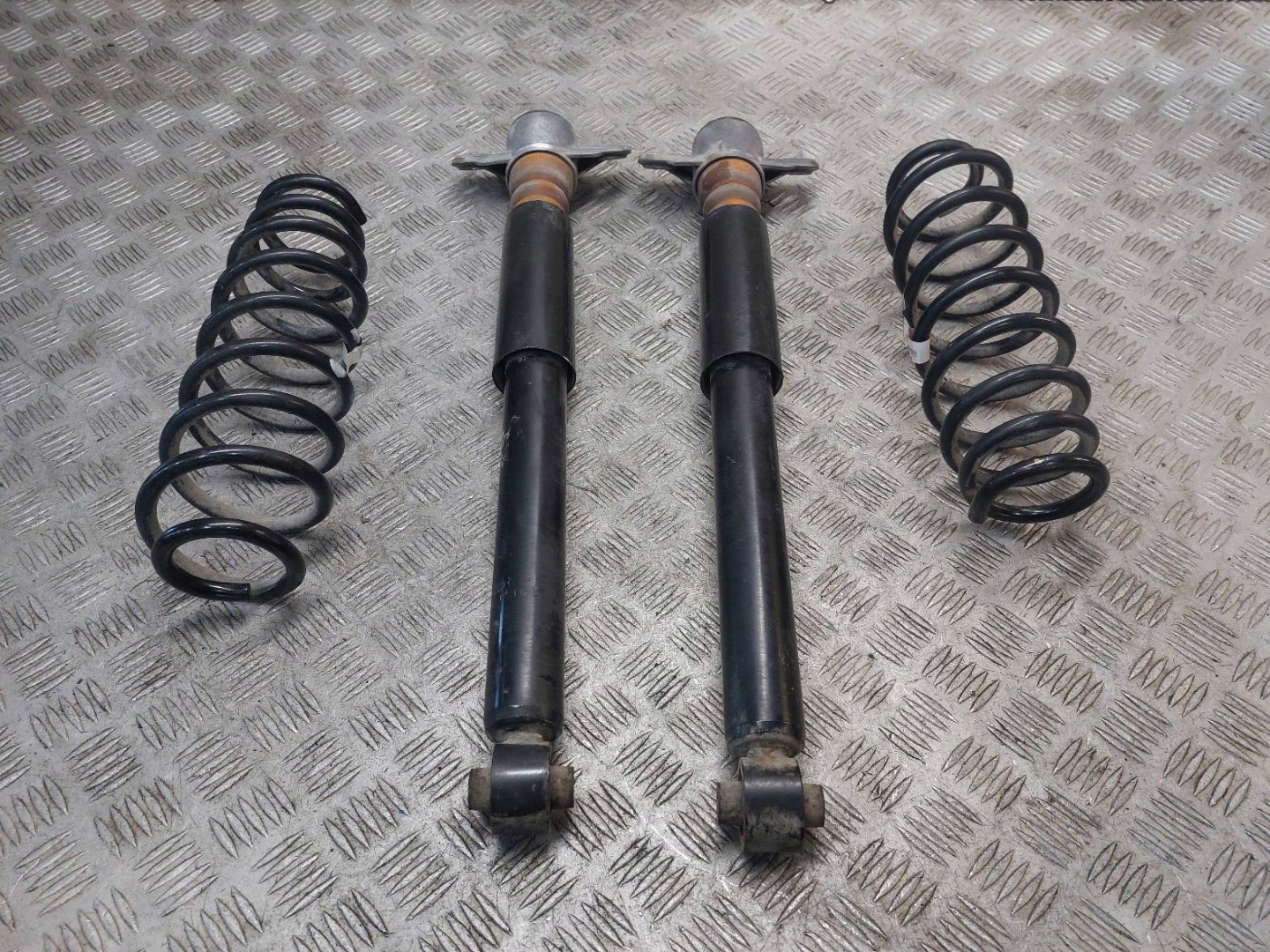 shock absorber spring left right rear part KIA CEED III HB 55300-J7AA0