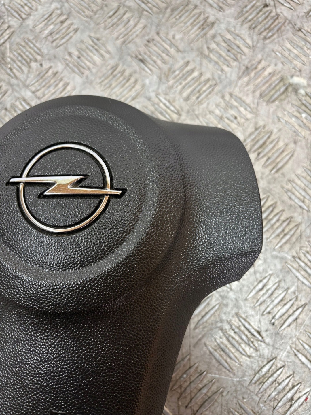 AIRBAG Airbag Deckel OPEL CORSA D 13235770