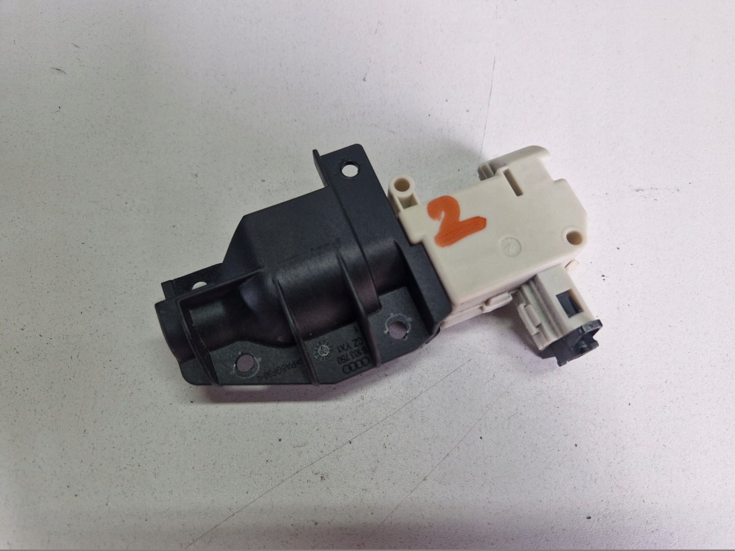 AUDI A6 C6 A6C6 amortizer vratašca rezervoara goriva 3B0959782A