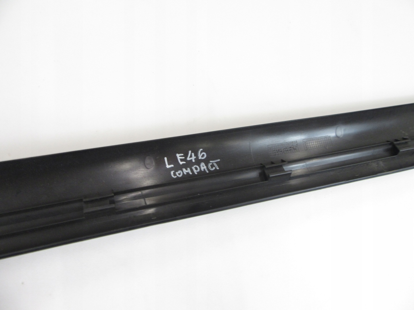 moulage couverture seuil gauche gauche avant BMW e46 COMPACT