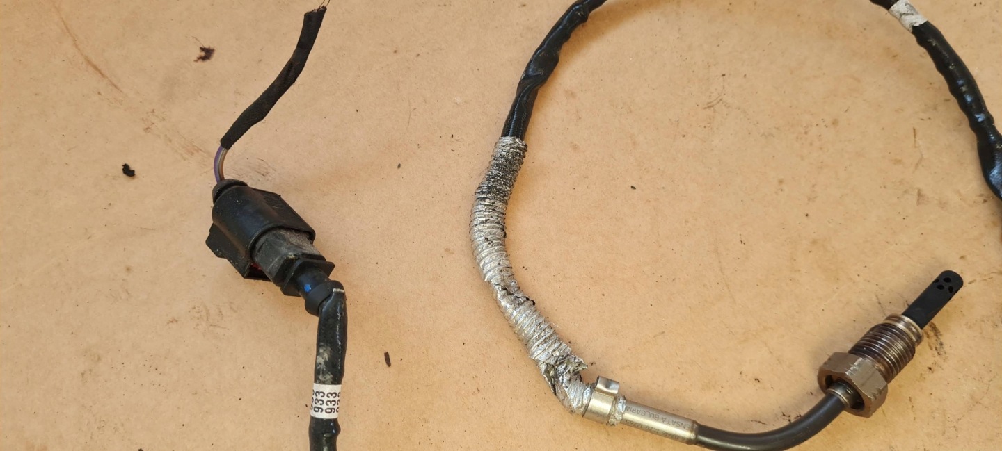 A4 B9 8W Sensor TEMPERATURY Gase 2.0 TDI 04L906088EQ A5 8W Q5 80A A6