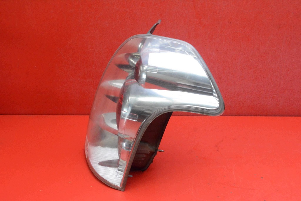 light right rear part rear 0F-01 TOYOTA COROLLA VERSO 2 II 04-09