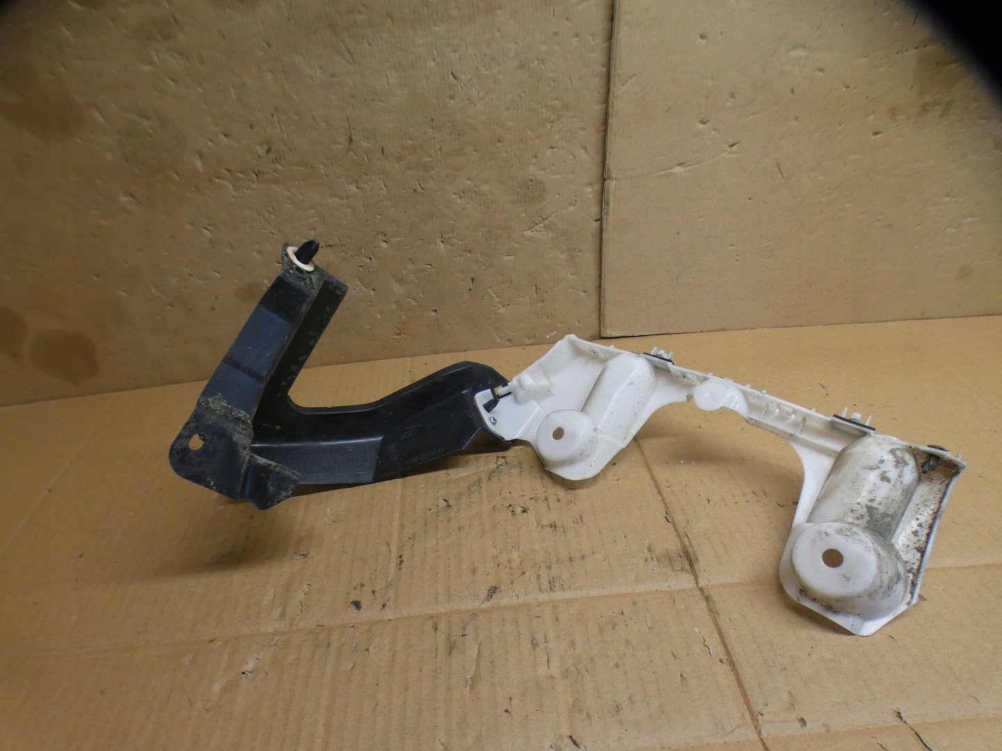 RENAULT MEGANE IV right left support rear part bumper 852248678R 850449059R
