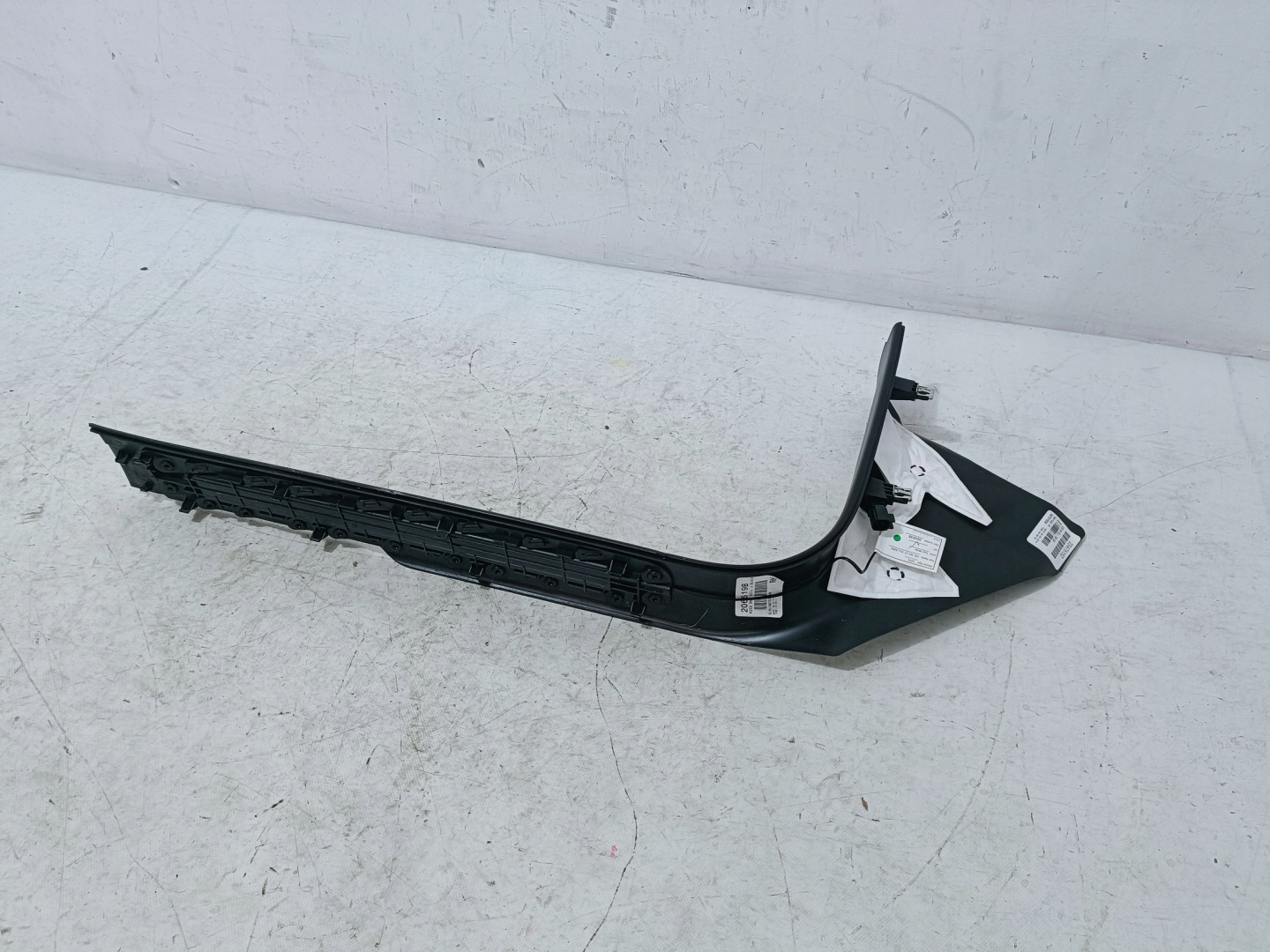 CADILLAC ESCALADE IV 15-cap moulding threshold right front 23475152