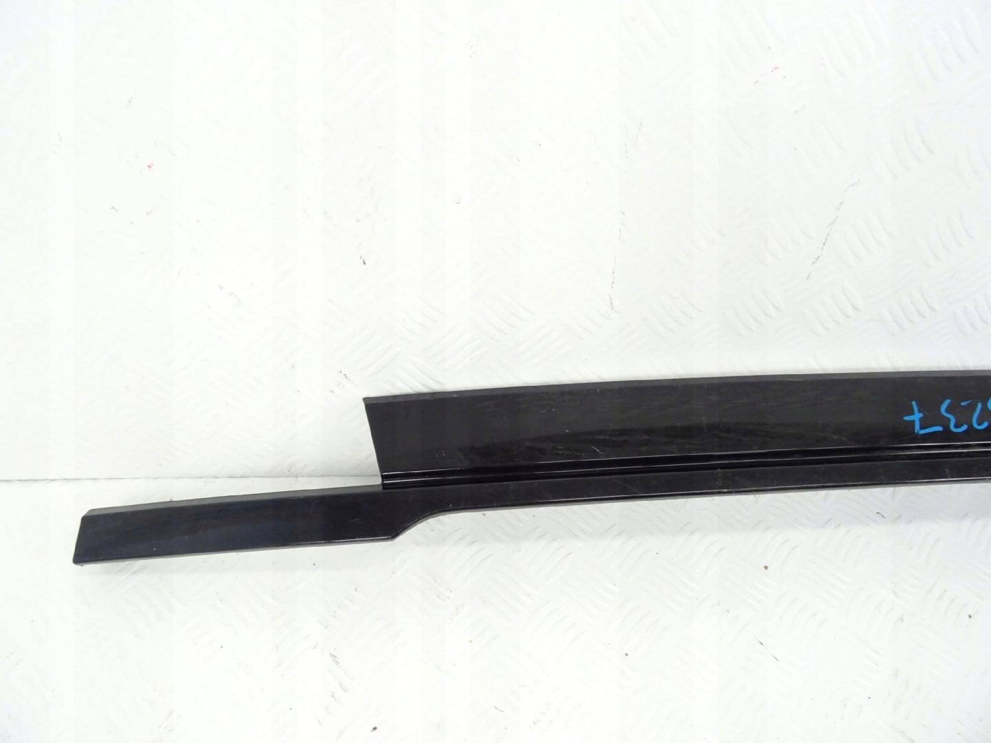 RANGE ROVER EVOQUE L551 moulding bonnet rear part cap