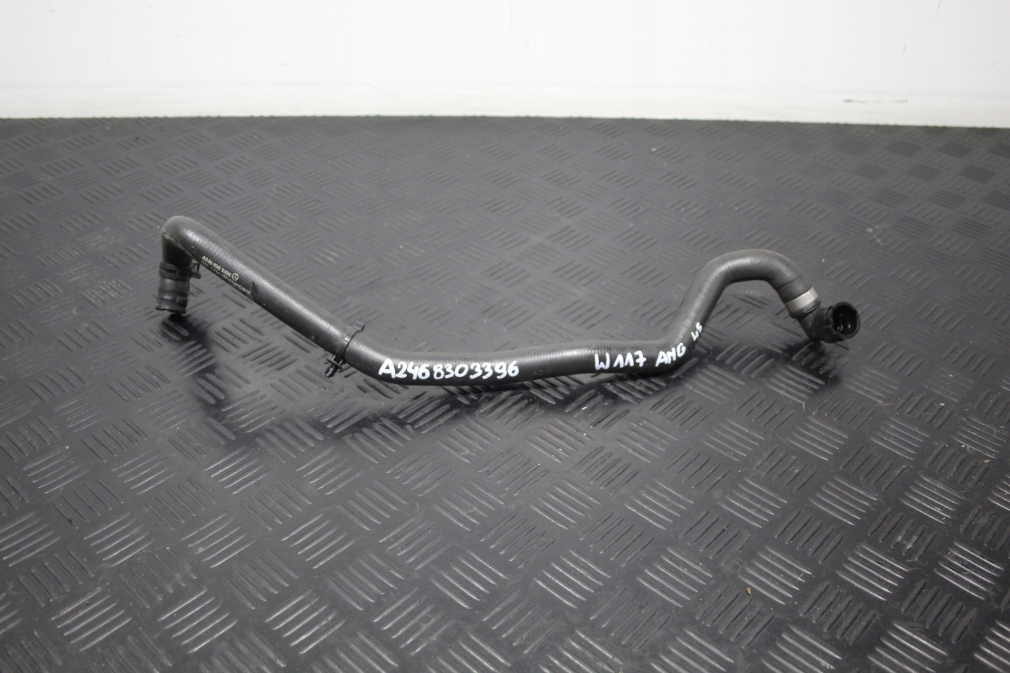 crijevo prijenos vode CLA 45 W117 AMG 45 A2468303396