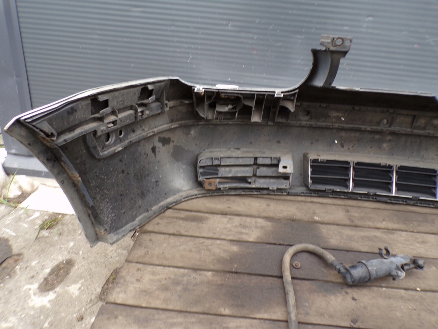 front bumper front VOLKSWAGEN GOLF 4 IV washers (2)