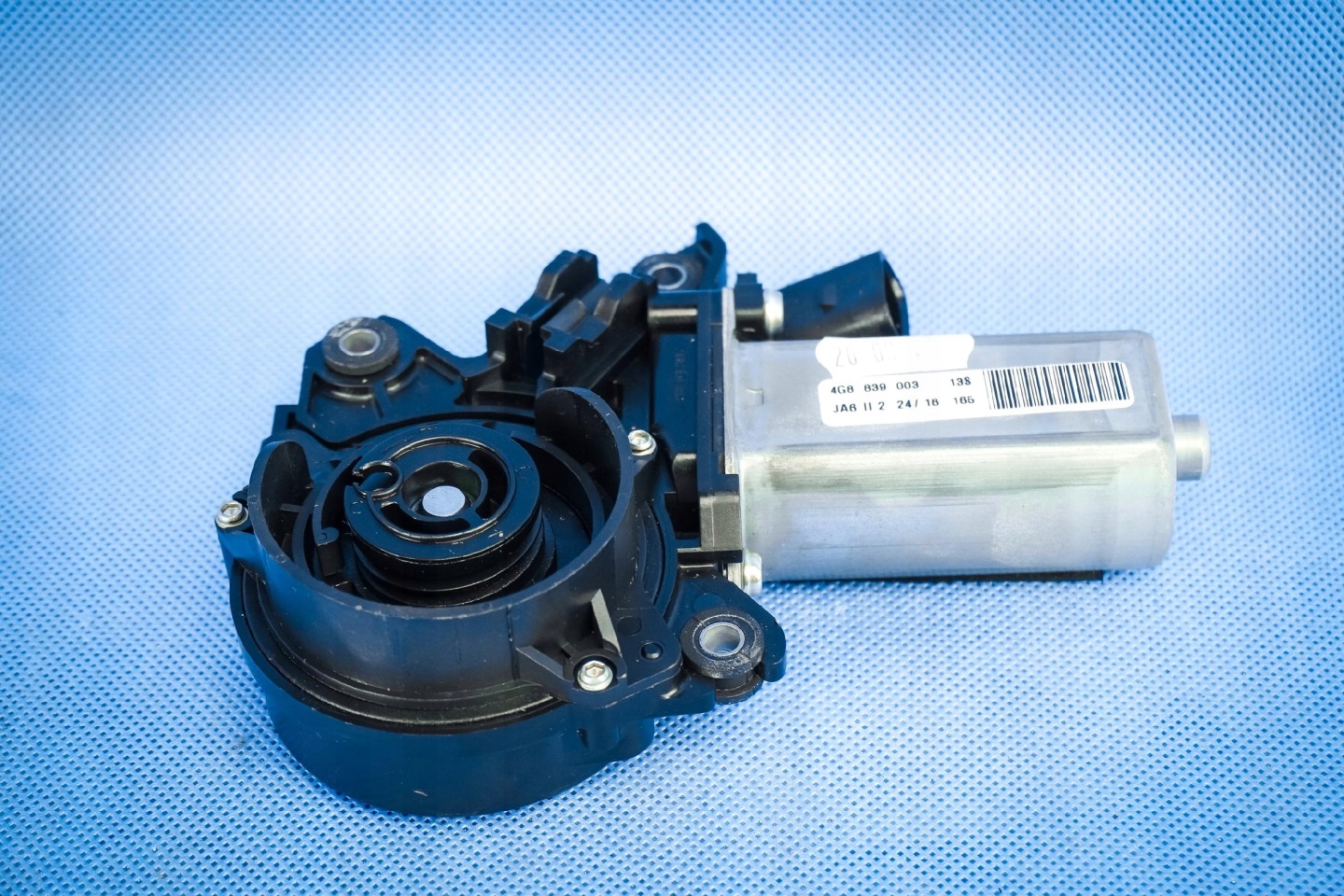 engine dociagu door Audi A7 S7 RS7 4G8 4G8839003