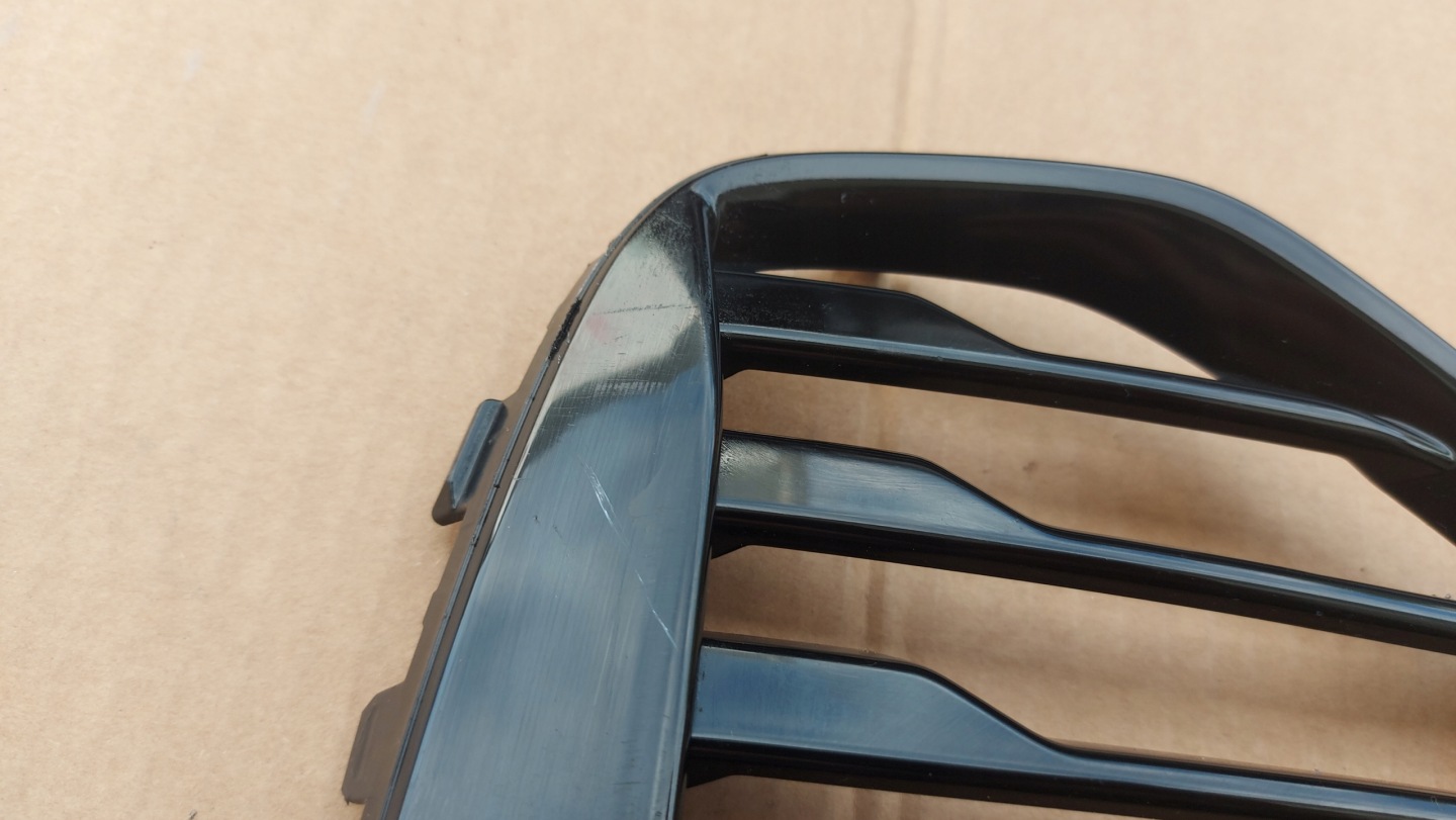 grid spoiler of a bumper right right front front VOLVO XC60 II R-design