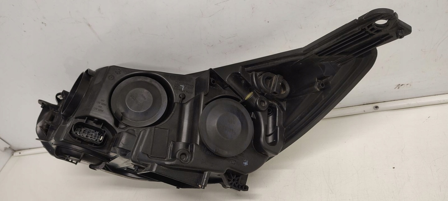 light front front right Ford Focus MK3