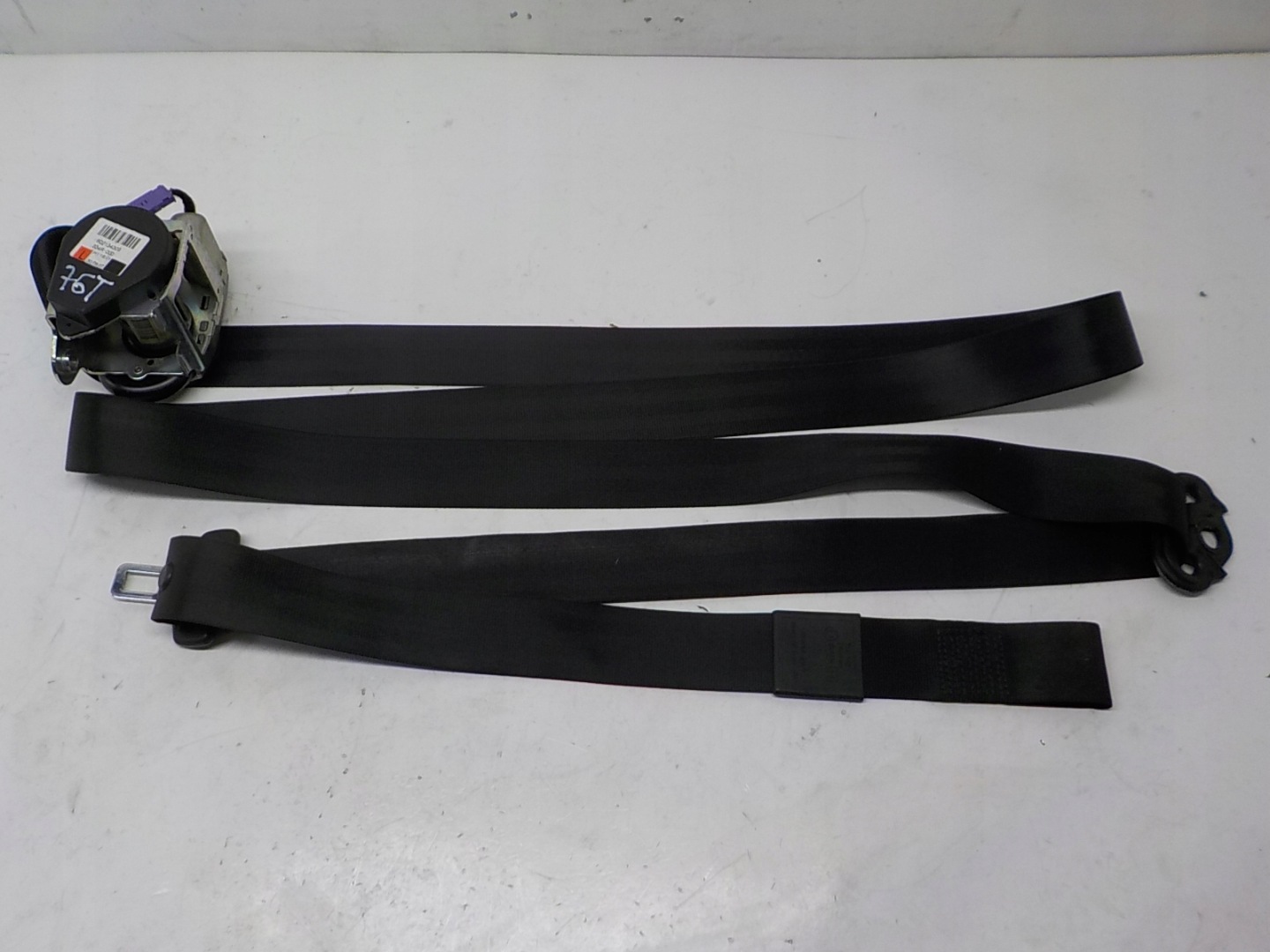 AUDI A3 II 8P seat belt adjuster 3D left front 8P3857705B