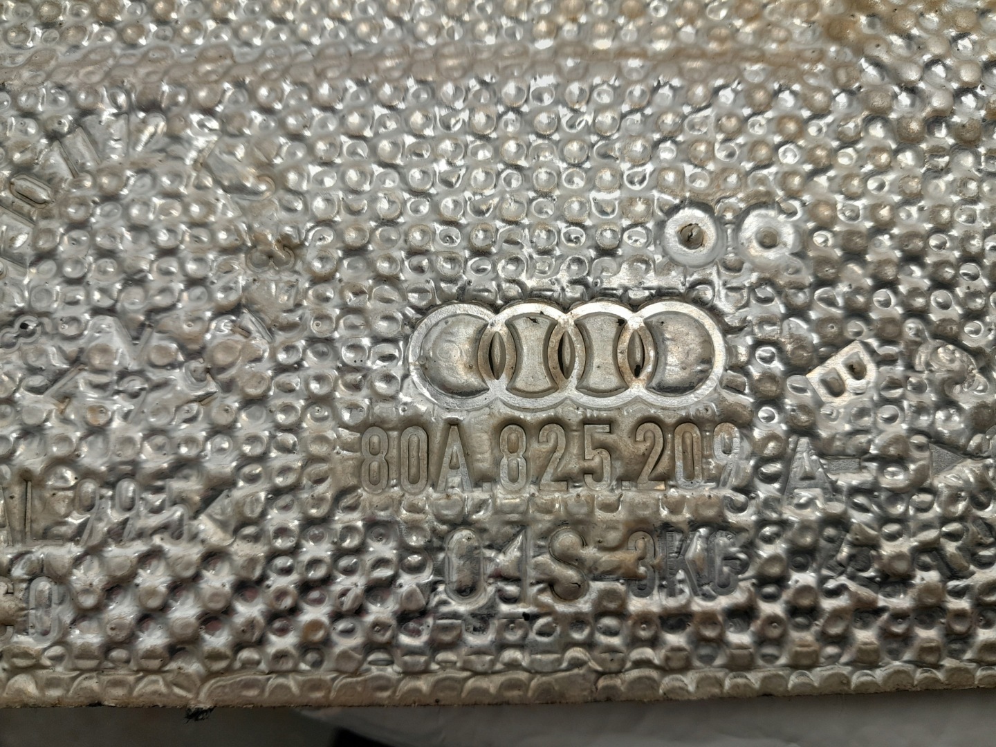 AUDI Q5 80A fedél TERMICZNA KOMORY a motrot 80A825209A