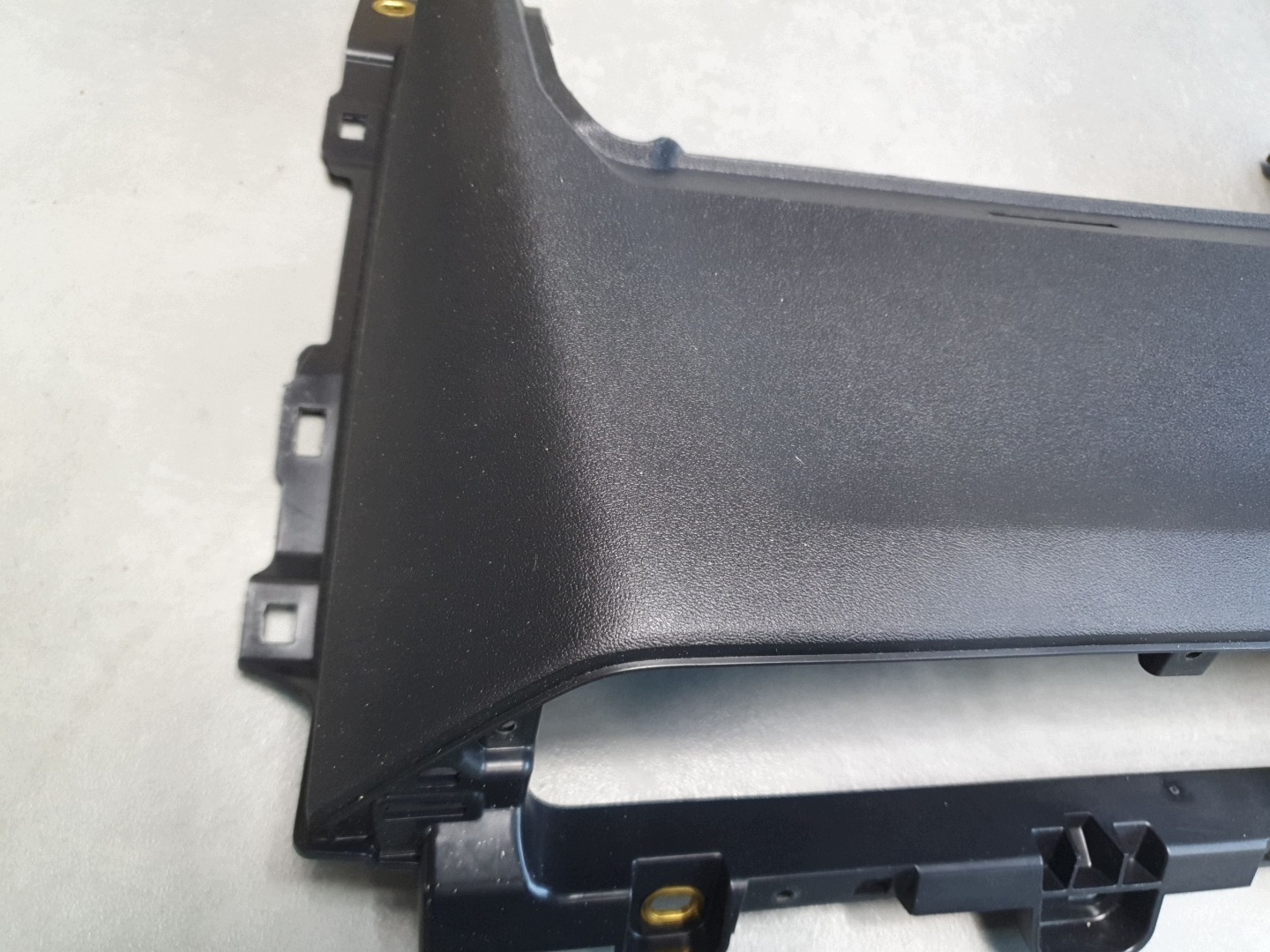 Audi SQ6 e-tron kryt pod volant 85H857927
