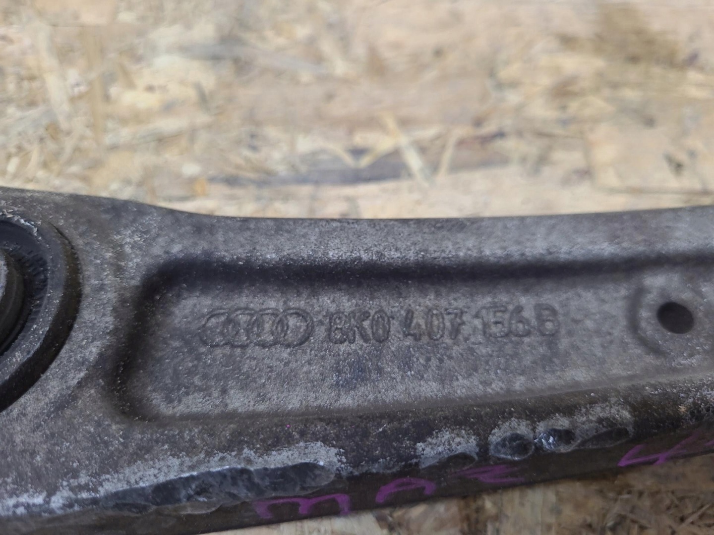 arm front right side Audi A4 B8 2011 8K0407156B