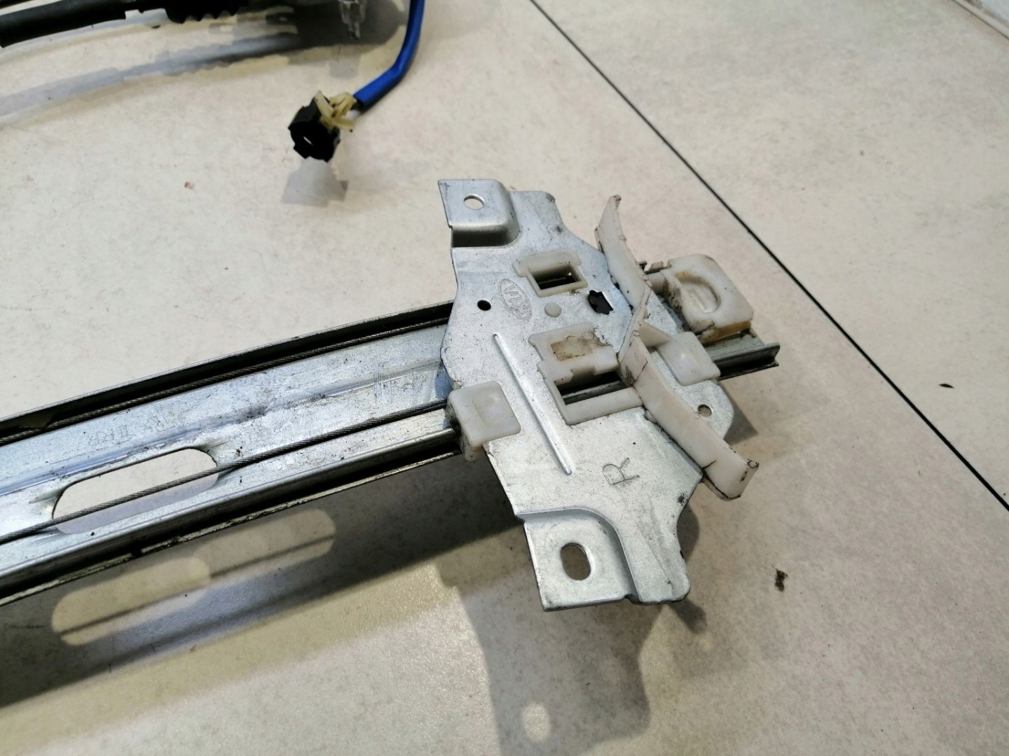 window regulator right rear part KIA SHUMA II WH045DA