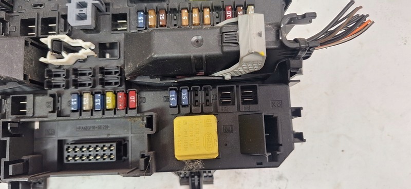 Module fusibles OPEL ASTRA H 13181279DQ