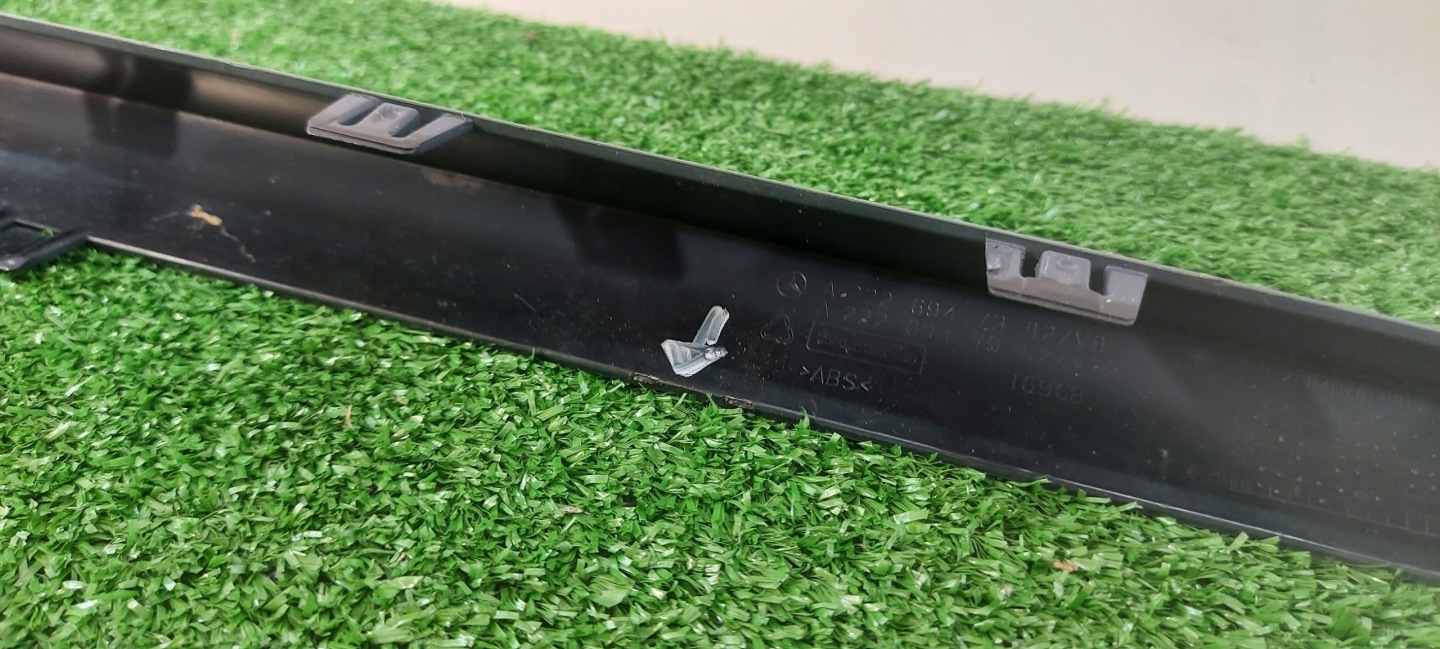 MERCEDES S-KLASA 222 AMG left moulding threshold front
