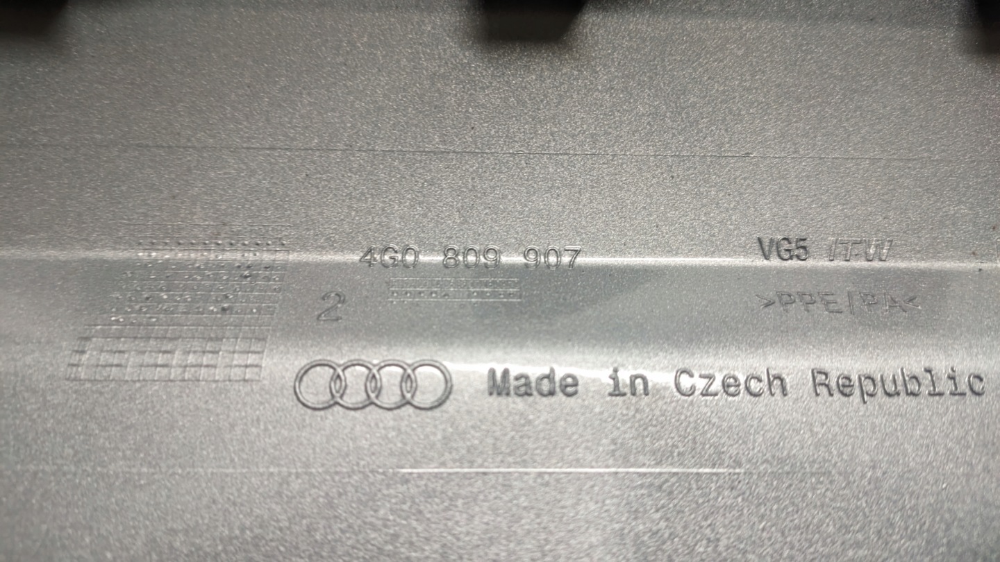 AUDI A6 C7 Volet trappe carburant Carburant 4G0809907