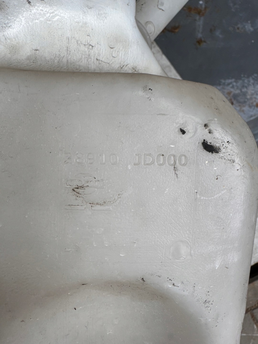 NISSAN QASHQAI - Behälter Spritzdüse 28910JD000