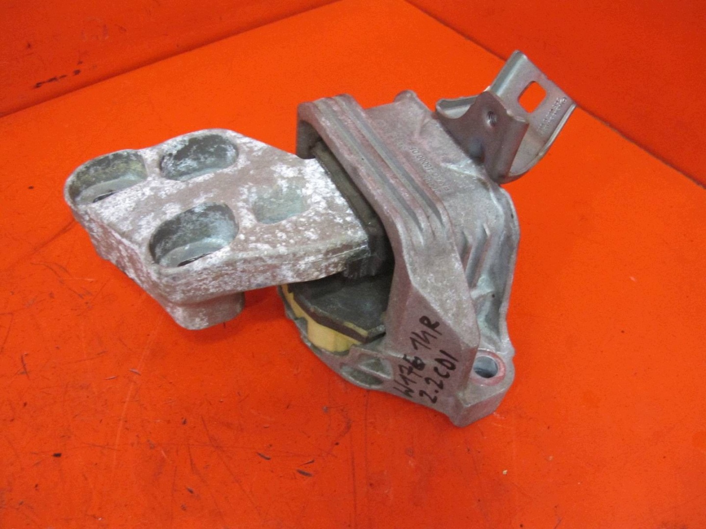 MERCEDES A-class W176 W246 2.2 CDI 651930 holder engine mount A2462400617