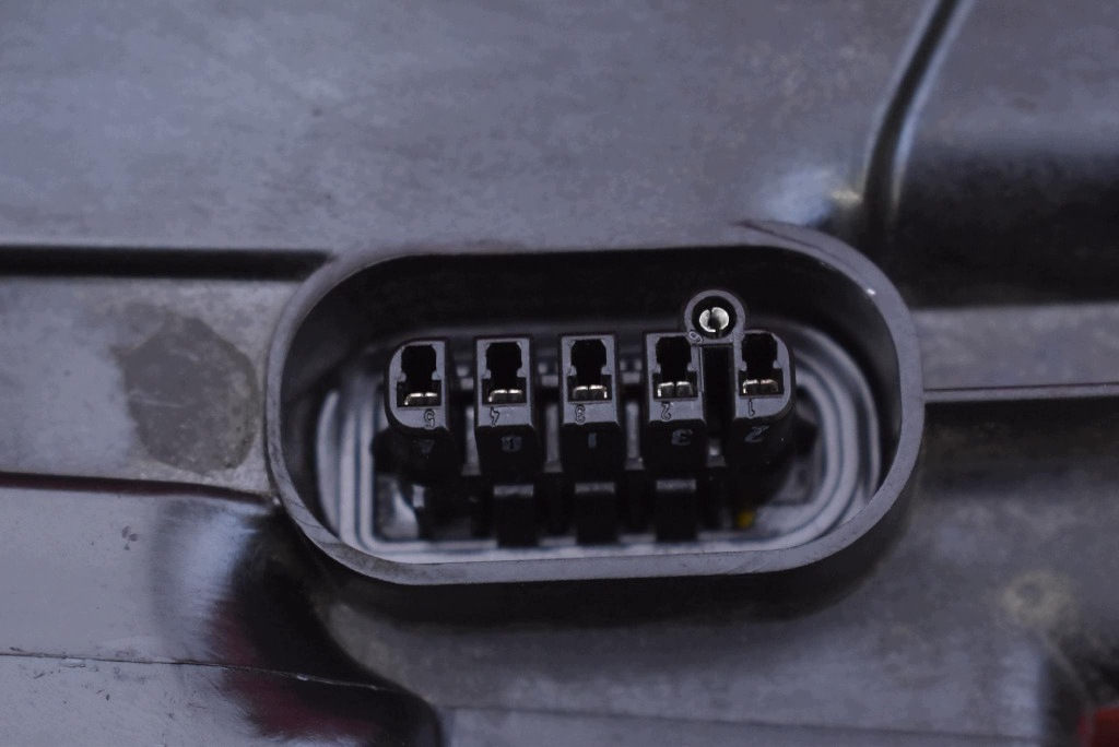 REFLEKTOR lijevi far prednji dio leća XENON EU 7164697 BMW E65 E66 01-05
