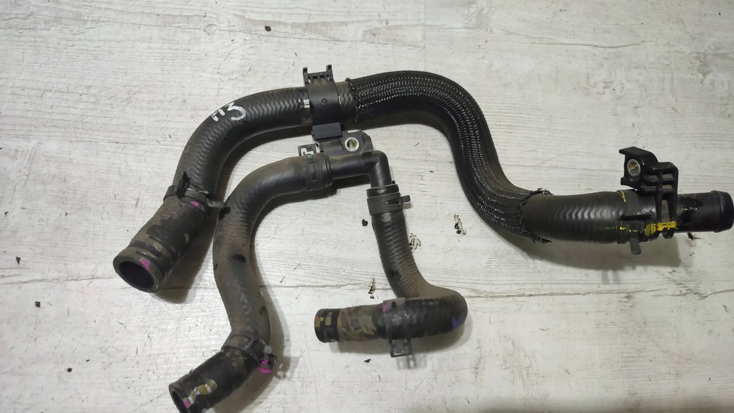 Mazda 3 III BM 17r 1.5d hadice chladiče vody