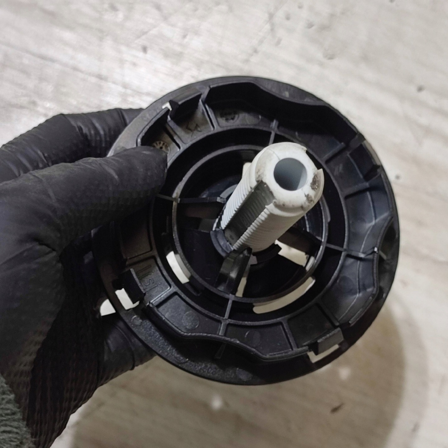 Vis Roues de la roue de secours Opel Corsa F 9816031680
