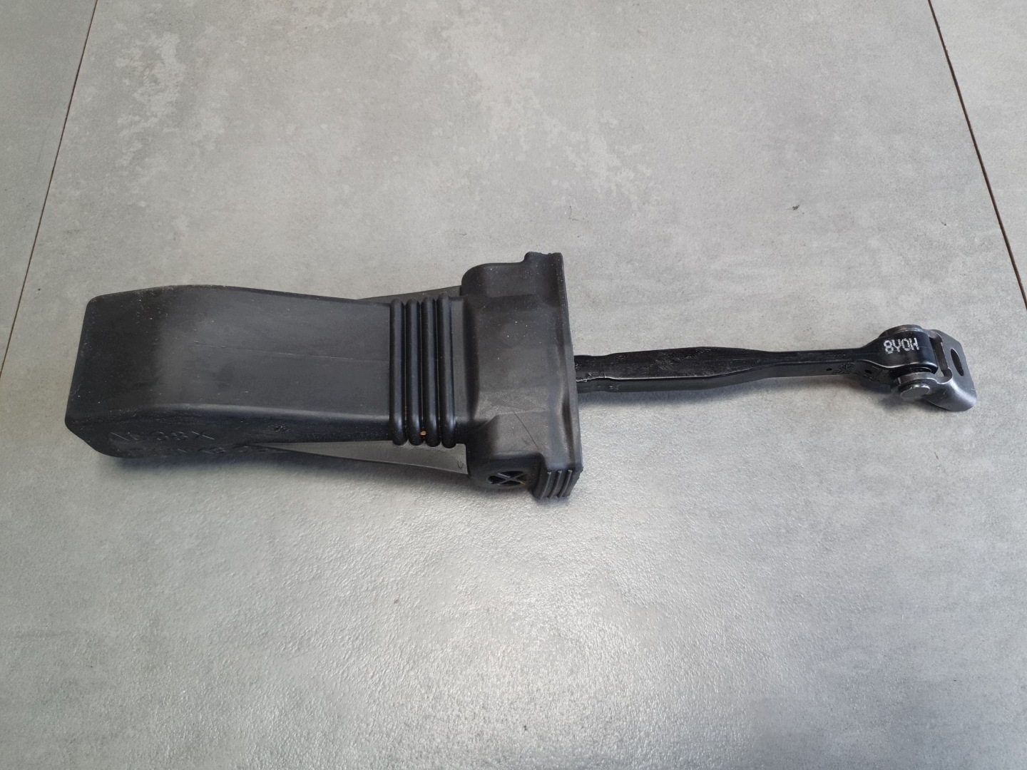 Audi A3 8Y limiter door tylnych 8Y0839249A
